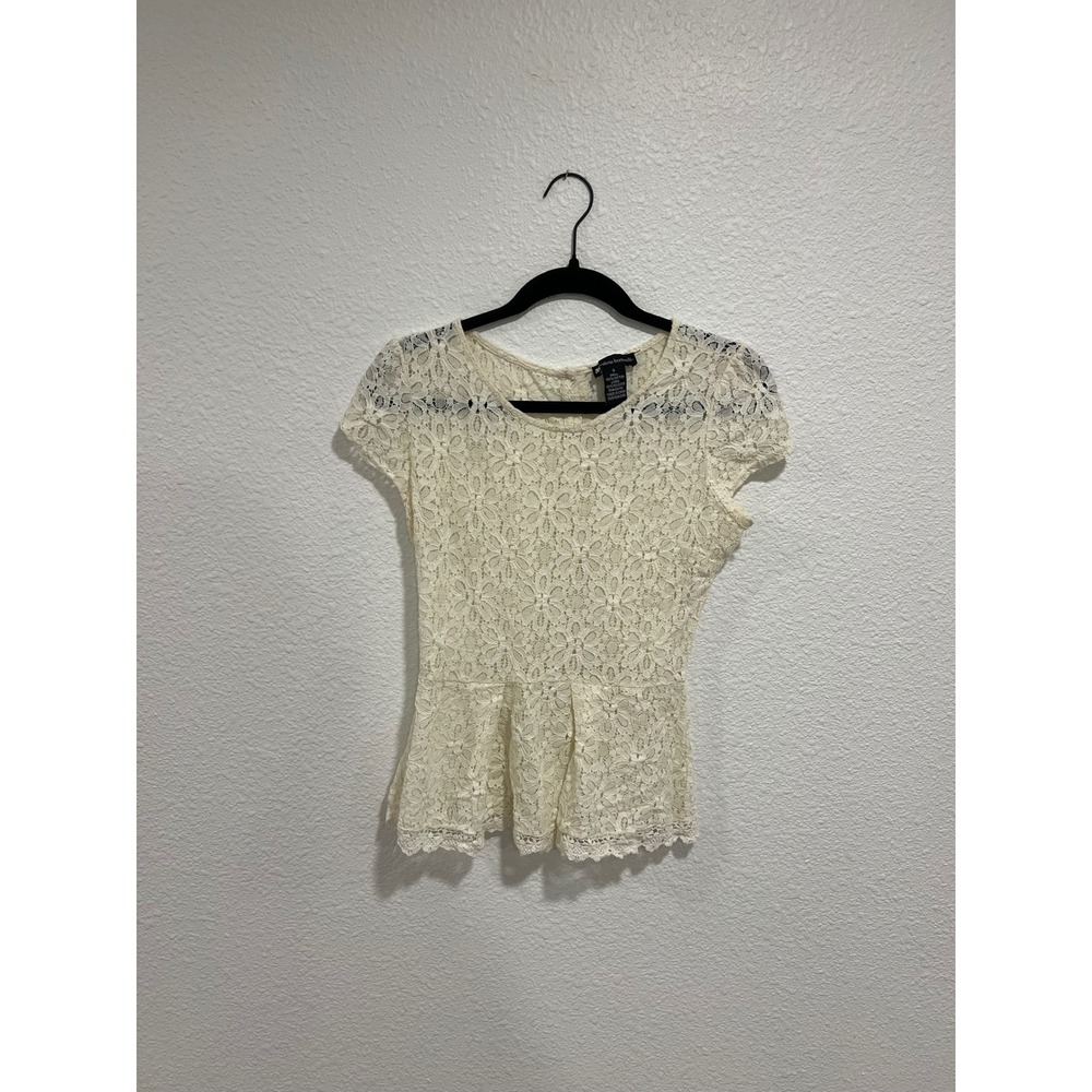 Charlotte Russe Cream Floral Lace Peplum Top Short Sleeve Button Back Ivory S